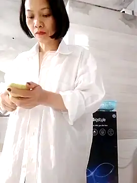 Snapshot of Aninyin22 chatting on 02.28.25 Aninyin22 online show from 02.28.25