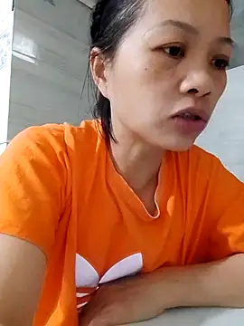 Snapshot of Aninyin22 chatting on 10.20.25 Aninyin22 online show from 10.20.25