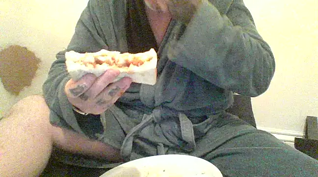 Snapshot of oldenglishguy chatting on 12.05.24 oldenglishguy online show from 12.05.24