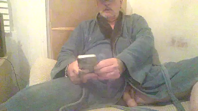 Snapshot of oldenglishguy chatting on 11.27.25 oldenglishguy online show from 11.27.25