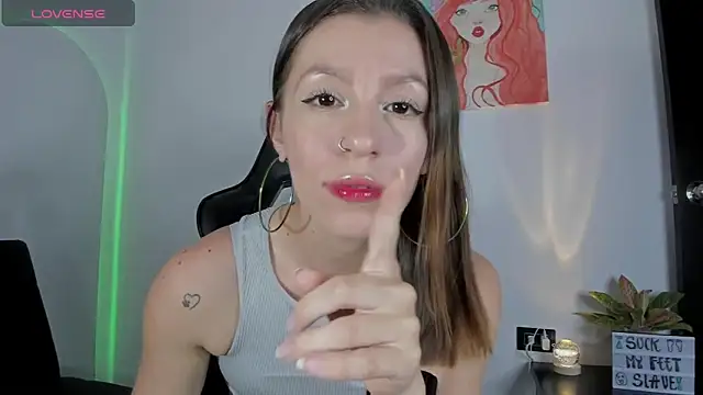 Snapshot of roxanne_jones1 chatting on 04.18.26 roxanne jones1 online show from 04.18.26
