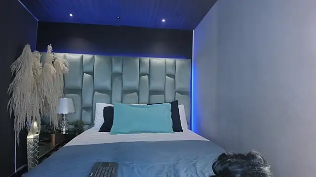 MadelineJones online show from 09.18.25