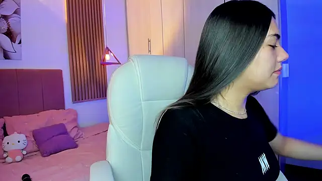 Snapshot of mia_nevaeh chatting on 01.18.26 mia nevaeh online show from 01.18.26