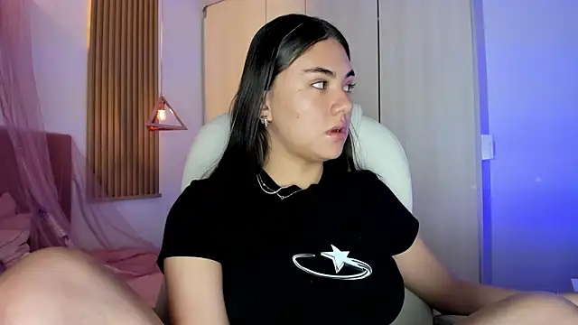 Snapshot of mia_nevaeh chatting on 02.26.26 mia nevaeh online show from 02.26.26