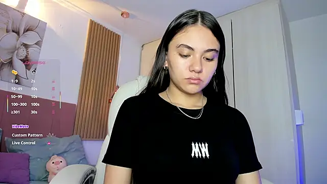 Snapshot of mia_nevaeh chatting on 05.11.26 mia nevaeh online show from 05.11.26