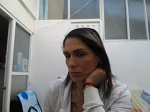 Corina hot online show from 11.25.25