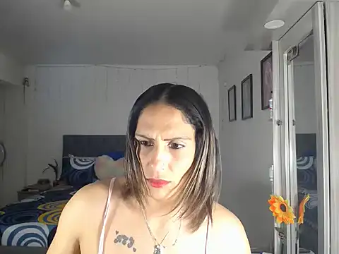 Snapshot of Corina_hot chatting on 05.06.26 Corina hot online show from 05.06.26