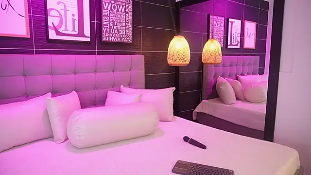 Bella TS  online show from 03.11.25