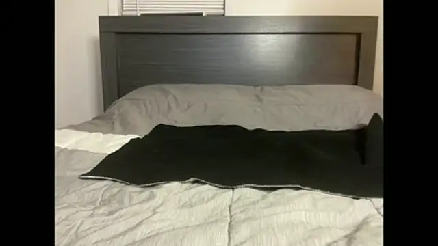 Snapshot of MissAriisback chatting on 12.22.25 MissAriisback online show from 12.22.25