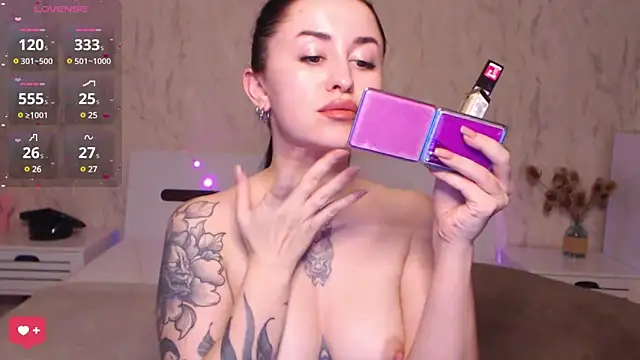 Snapshot of VioletCatt chatting on 03.14.25 VioletCatt online show from 03.14.25
