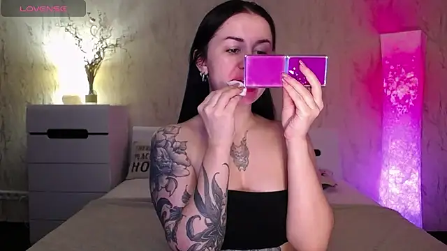 Snapshot of VioletCatt chatting on 03.15.25 VioletCatt online show from 03.15.25