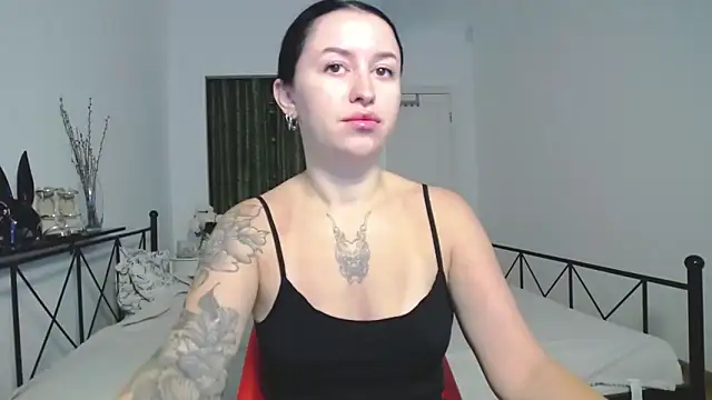 Snapshot of VioletCatt chatting on 09.16.25 VioletCatt online show from 09.16.25