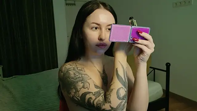 Snapshot of VioletCatt chatting on 10.24.25 VioletCatt online show from 10.24.25