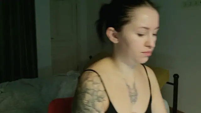 Snapshot of VioletCatt chatting on 10.27.25 VioletCatt online show from 10.27.25