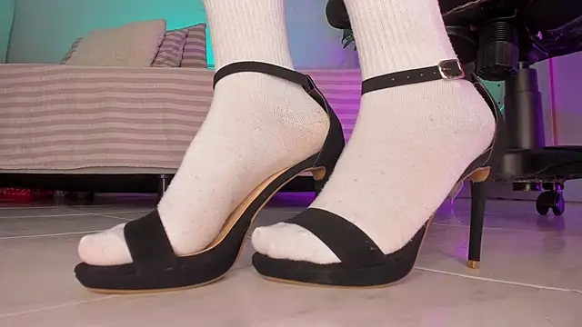 charlotte  grey online show from 10.12.25