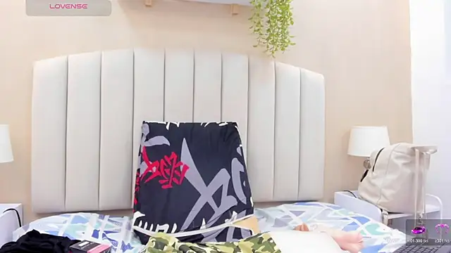 Mia thompson 19 online show from 02.06.26