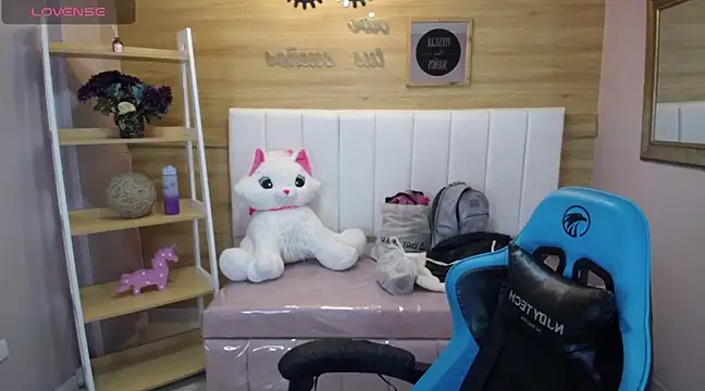 Snapshot of marilin_a chatting on 12.24.24 marilin a online show from 12.24.24