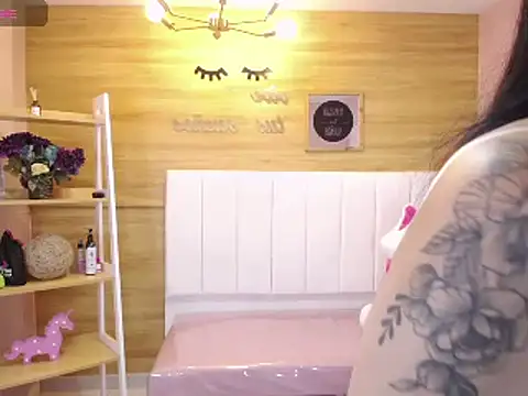 Snapshot of marilin_a chatting on 12.28.24 marilin a online show from 12.28.24