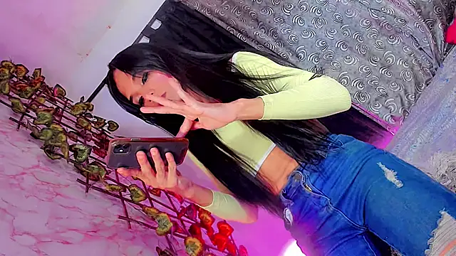 Snapshot of gilbanys_22 chatting on 05.16.26 gilbanys 22 online show from 05.16.26