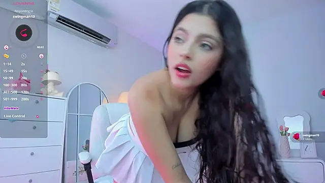 Snapshot of ania_sweet18 chatting on 04.23.26 ania sweet18 online show from 04.23.26