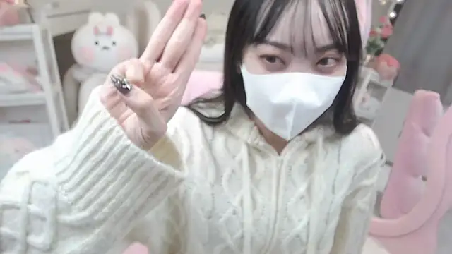 momo room online show from 01.04.25