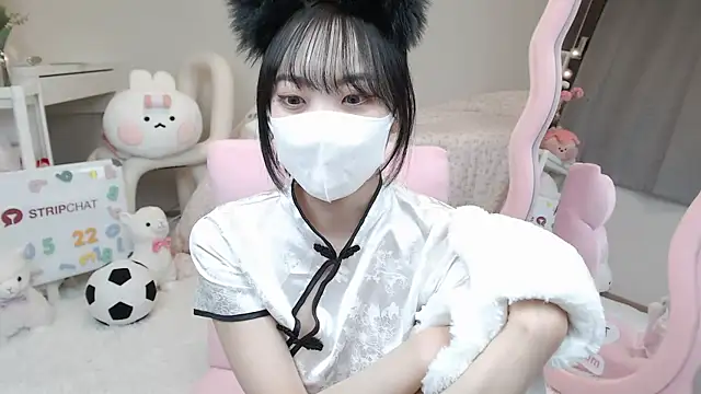 momo room online show from 02.22.25