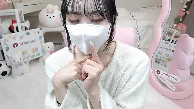 momo room online show from 03.20.25