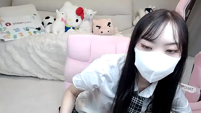 momo room online show from 10.16.25