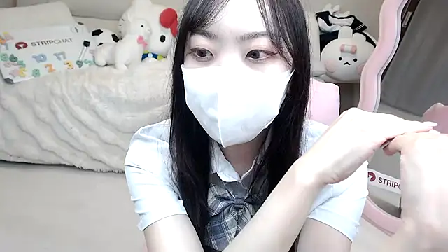 momo room online show from 10.17.25