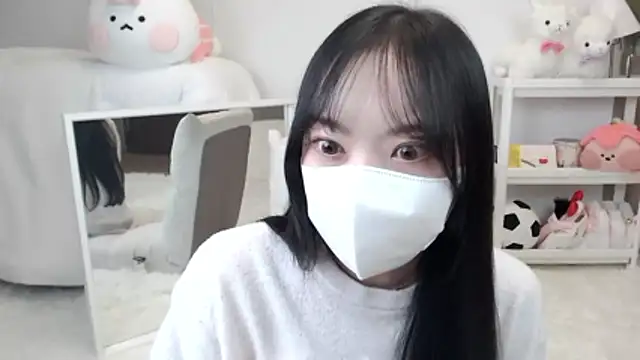 momo room online show from 04.04.26