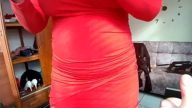 Snapshot of Majo_Soussa chatting on 10.18.25 Majo Soussa online show from 10.18.25