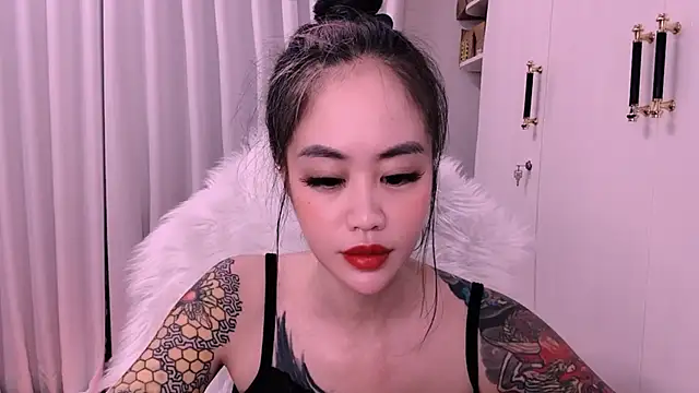 Snapshot of witch-39 chatting on 06.16.26 witch-39 online show from 06.16.26