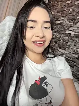 Snapshot of corallwells chatting on 03.04.26 corallwells online show from 03.04.26