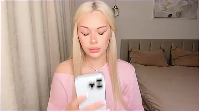 Snapshot of Lina_Flores chatting on 11.01.25 Lina Flores online show from 11.01.25