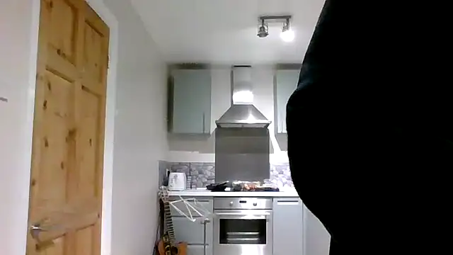 Snapshot of jimmybenido chatting on 01.01.25 jimmybenido online show from 01.01.25