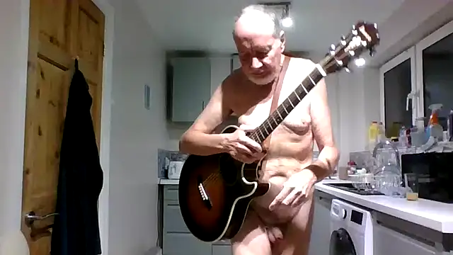 Snapshot of jimmybenido chatting on 12.03.25 jimmybenido online show from 12.03.25