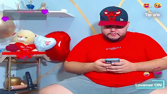 Snapshot of damian_chubby chatting on 09.23.25 damian chubby online show from 09.23.25