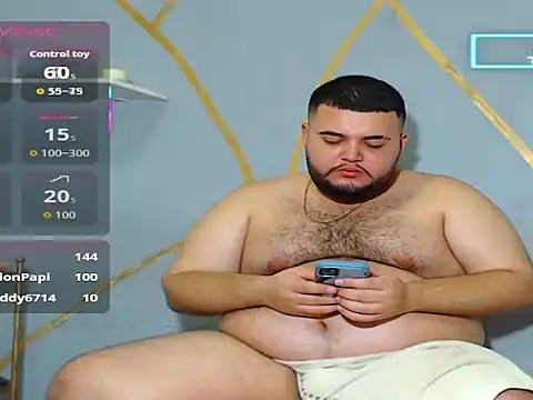 Snapshot of damian_chubby chatting on 09.28.25 damian chubby online show from 09.28.25