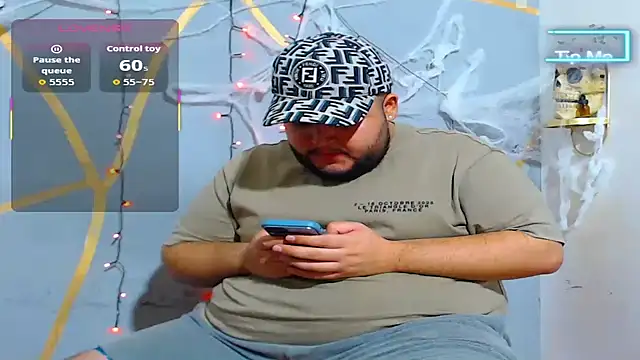 Snapshot of damian_chubby chatting on 10.17.25 damian chubby online show from 10.17.25