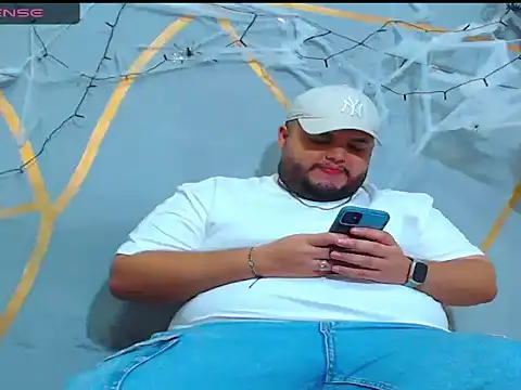 Snapshot of damian_chubby chatting on 10.24.25 damian chubby online show from 10.24.25