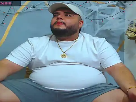 Snapshot of damian_chubby chatting on 10.24.25 damian chubby online show from 10.24.25