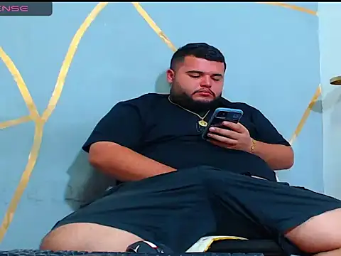 Snapshot of damian_chubby chatting on 11.10.25 damian chubby online show from 11.10.25