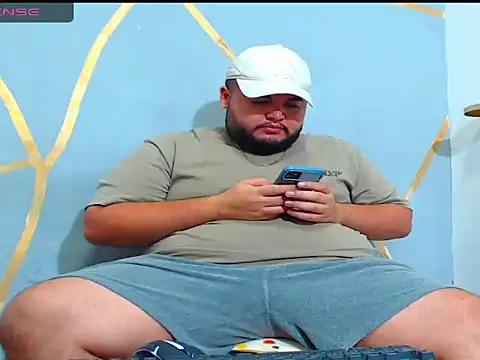 Snapshot of damian_chubby chatting on 11.11.25 damian chubby online show from 11.11.25