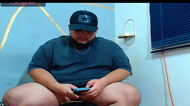 Snapshot of damian_chubby chatting on 11.18.25 damian chubby online show from 11.18.25