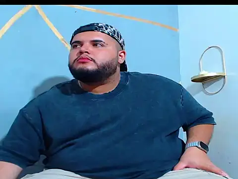 Snapshot of damian_chubby chatting on 11.22.25 damian chubby online show from 11.22.25