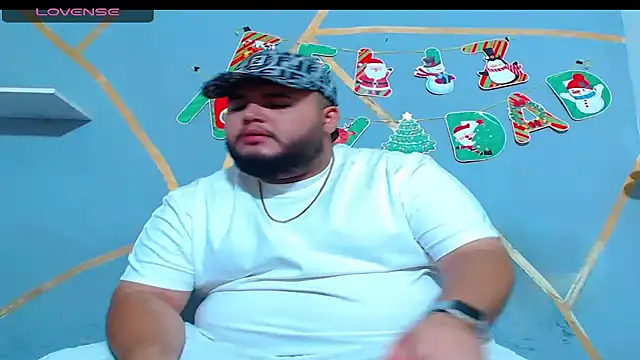 Snapshot of damian_chubby chatting on 11.26.25 damian chubby online show from 11.26.25