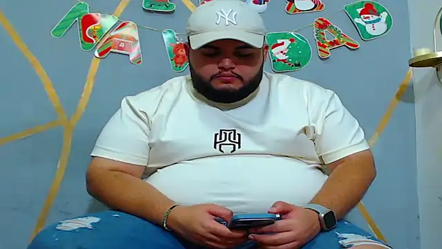 Snapshot of damian_chubby chatting on 11.30.25 damian chubby online show from 11.30.25