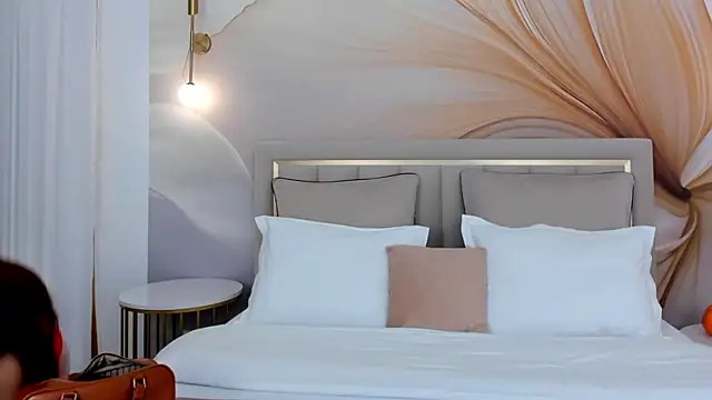 Snapshot of CamillaLarson chatting on 10.15.25 CamillaLarson online show from 10.15.25