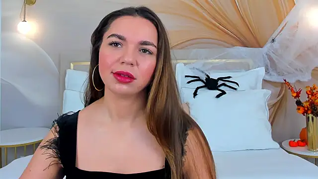 Snapshot of CamillaLarson chatting on 10.21.25 CamillaLarson online show from 10.21.25