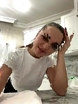 Snapshot of CamillaLarson chatting on 12.05.25 CamillaLarson online show from 12.05.25